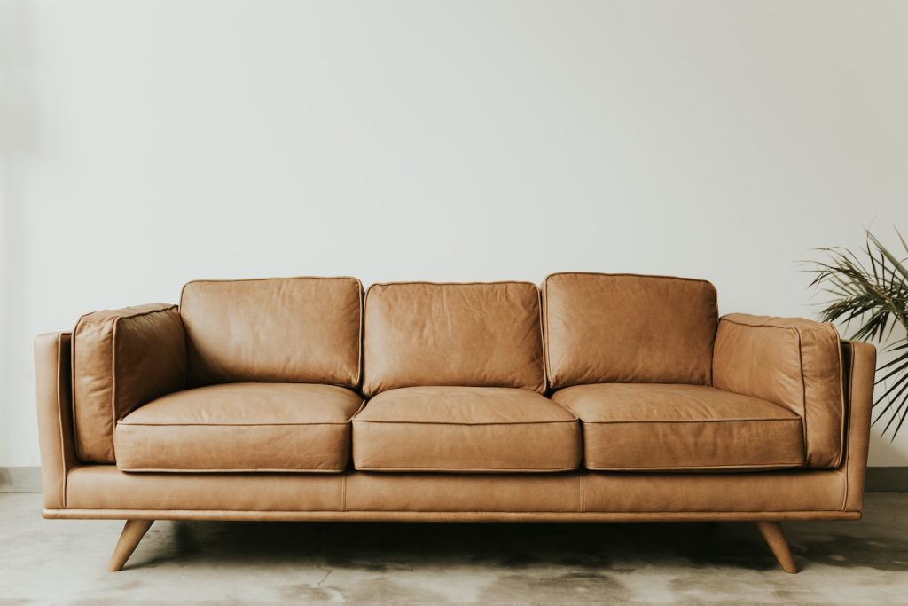 Quel produit faut-il pour nettoyer un canapé en cuir ?